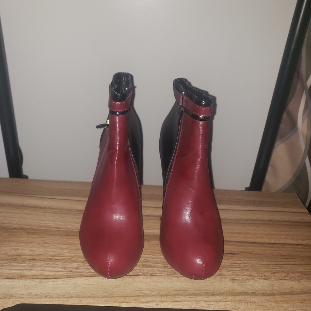 BRAND NEW JUST FAB BOOTIES